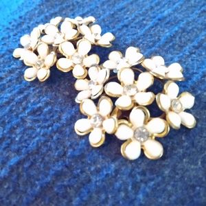 1960s White Flower Clip-on Earrings